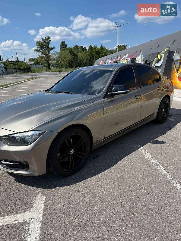 Седан BMW 3 Series 2016 в Києві