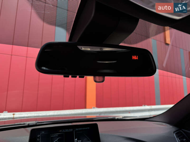 Седан BMW 3 Series 2017 в Киеве