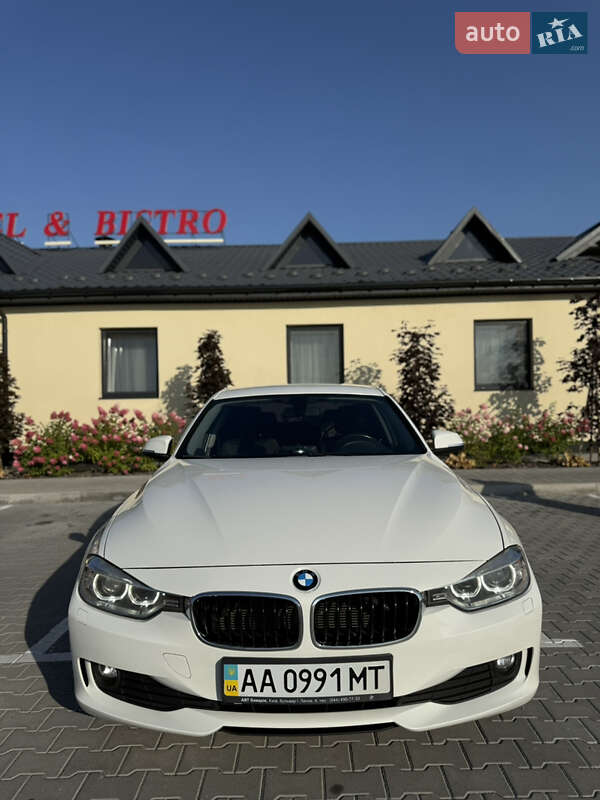 Седан BMW 3 Series 2013 в Виннице