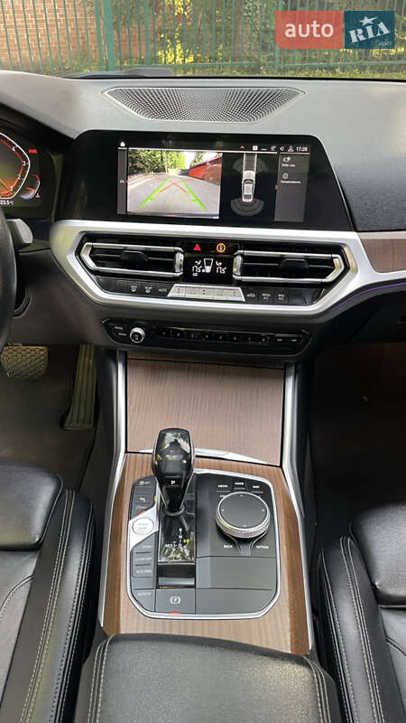 Седан BMW 3 Series 2019 в Львові
