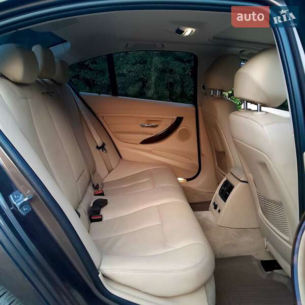 Седан BMW 3 Series 2013 в Львові
