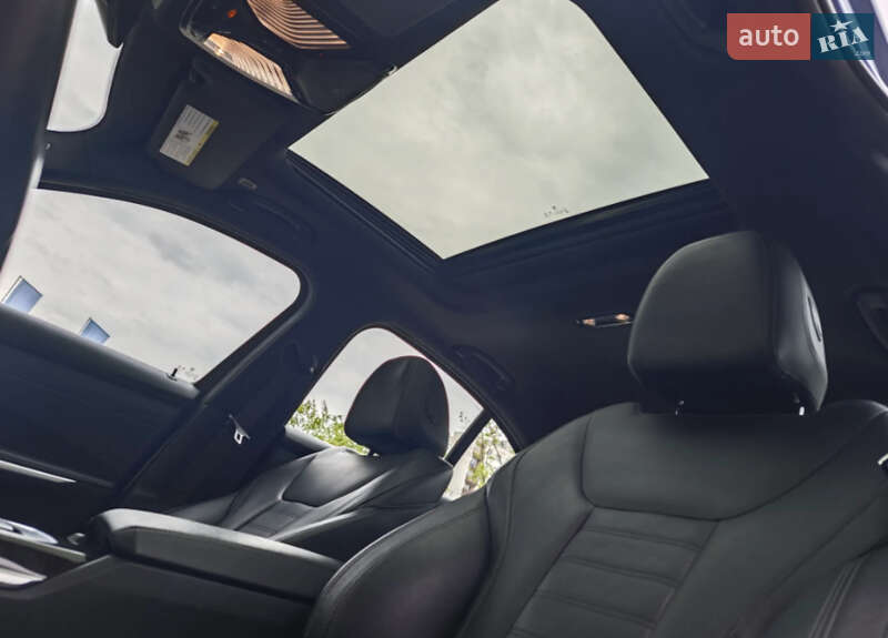 Седан BMW 3 Series 2019 в Львове