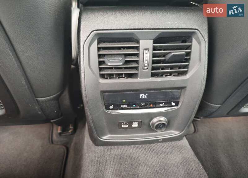 Седан BMW 3 Series 2019 в Львове