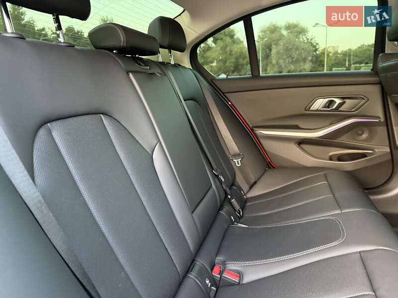 Седан BMW 3 Series 2022 в Дніпрі