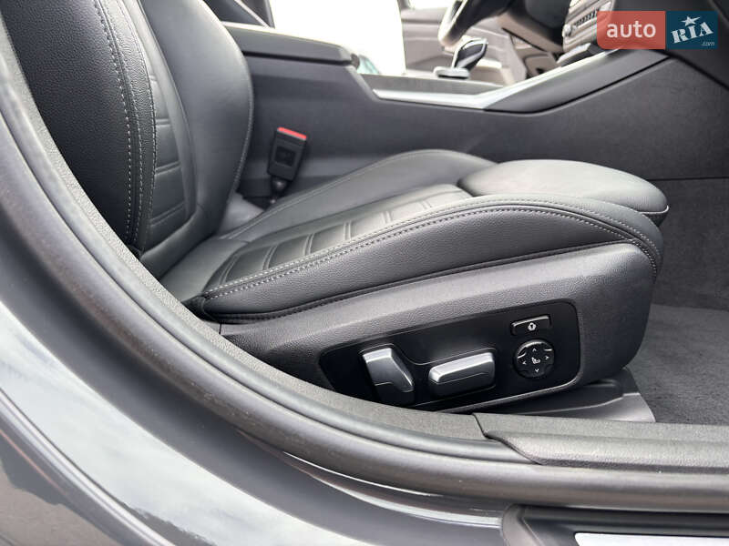 Седан BMW 3 Series 2019 в Рівному