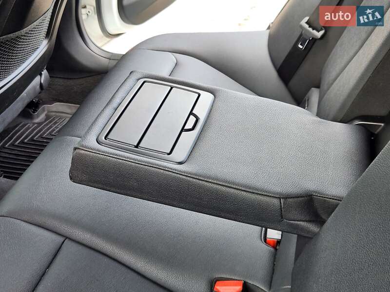 Седан BMW 3 Series 2017 в Ровно