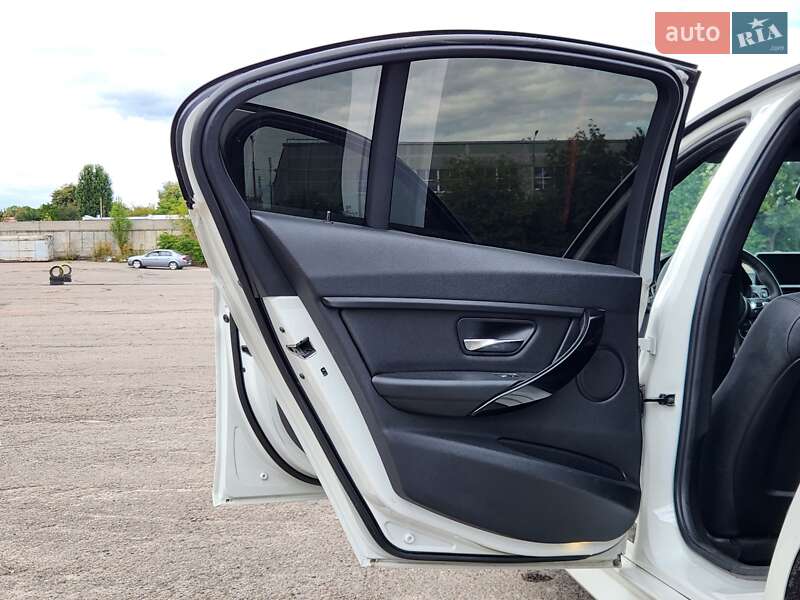 Седан BMW 3 Series 2016 в Ровно фото 21 Седан BMW 3 Series 2016 в Ровно