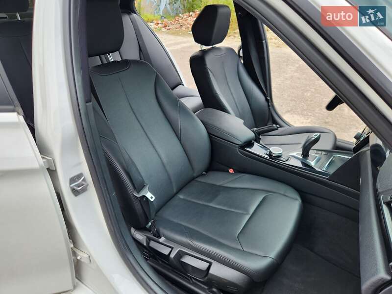 Седан BMW 3 Series 2016 в Ровно фото 46 Седан BMW 3 Series 2016 в Ровно