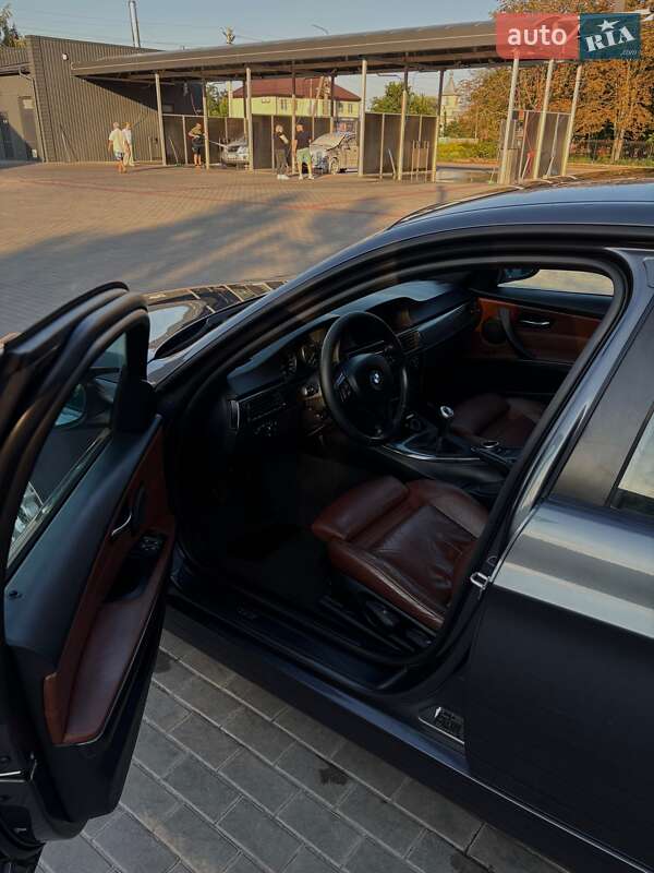 Седан BMW 3 Series 2006 в Березане