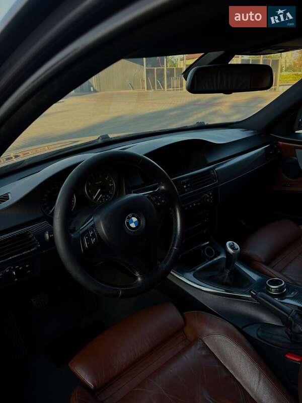 Седан BMW 3 Series 2006 в Березане