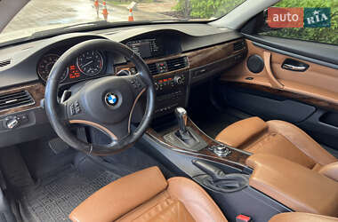 Купе BMW 3 Series 2010 в 