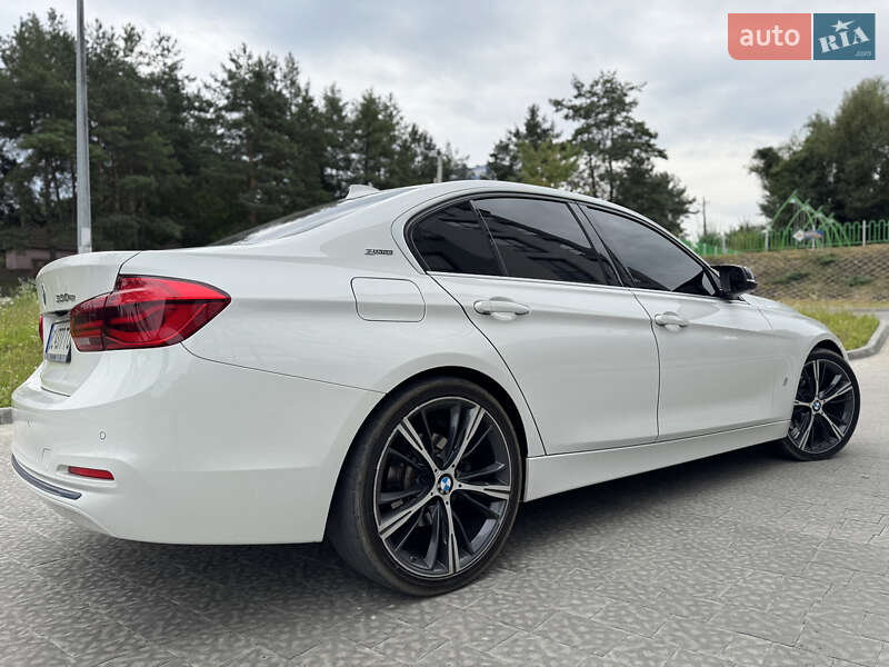 Седан BMW 3 Series 2016 в Львове