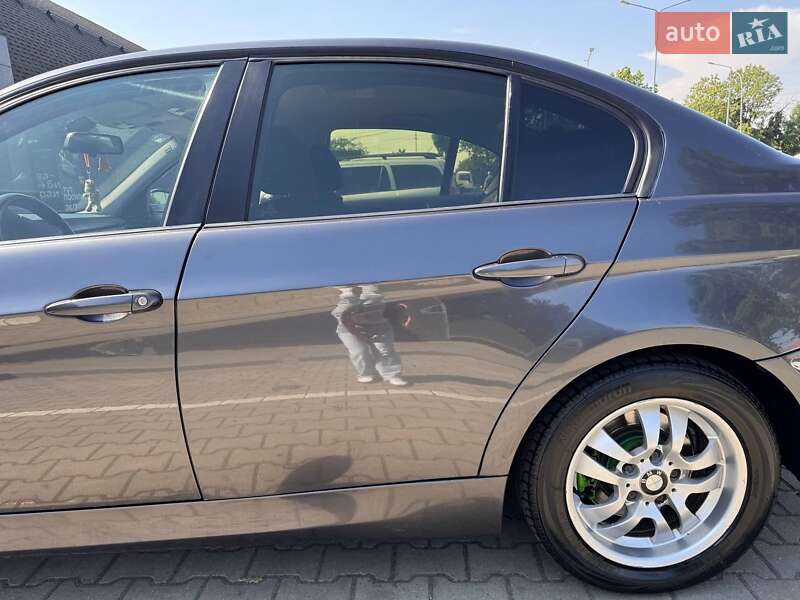 Седан BMW 3 Series 2008 в Ужгороді