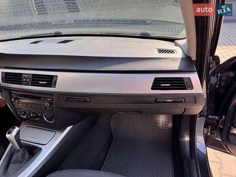 Седан BMW 3 Series 2008 в Ужгороді