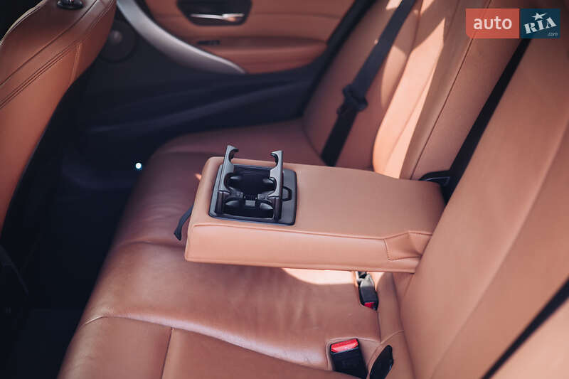 Седан BMW 3 Series 2017 в Виннице