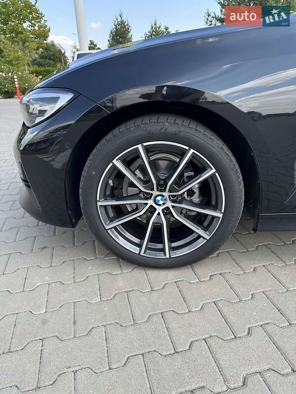 Седан BMW 3 Series 2022 в Києві