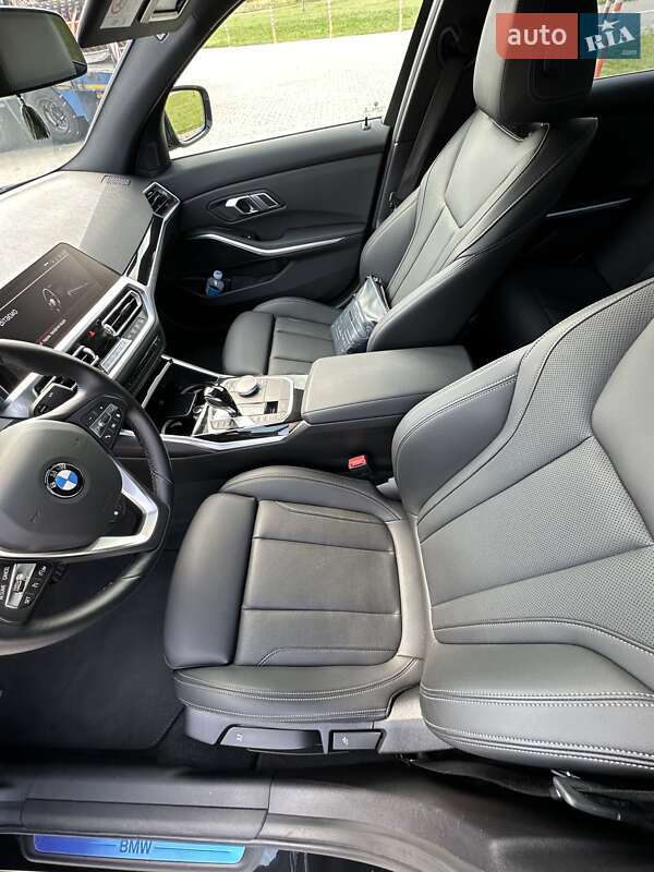 Седан BMW 3 Series 2022 в Києві