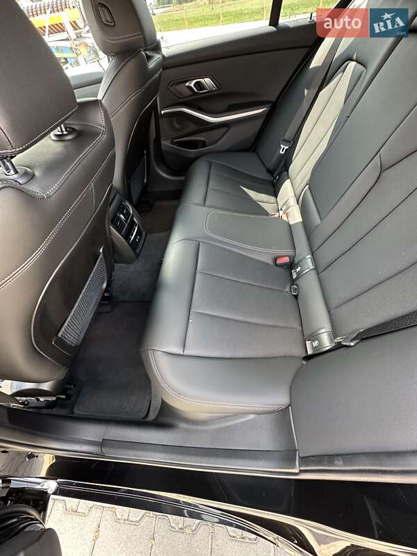 Седан BMW 3 Series 2022 в Києві