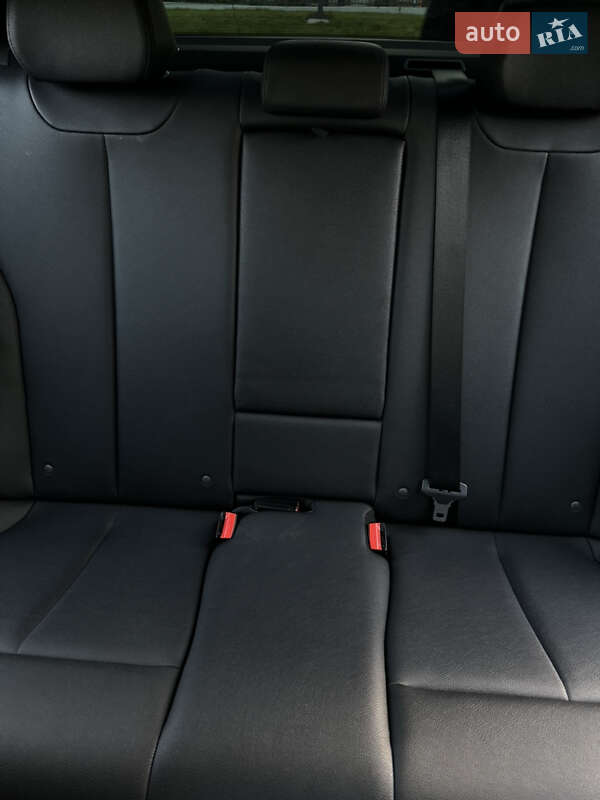 Седан BMW 3 Series 2015 в Кропивницком