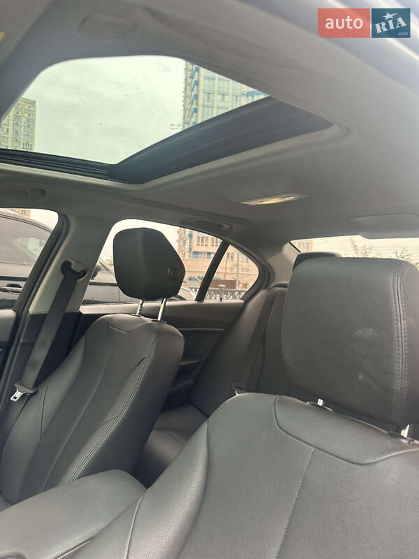 Седан BMW 3 Series 2016 в Одесі