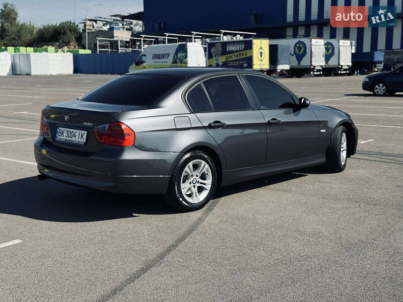 Седан BMW 3 Series 2006 в Остроге