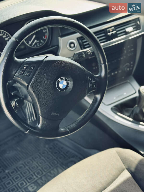 Седан BMW 3 Series 2006 в Остроге