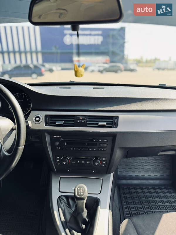 Седан BMW 3 Series 2006 в Остроге