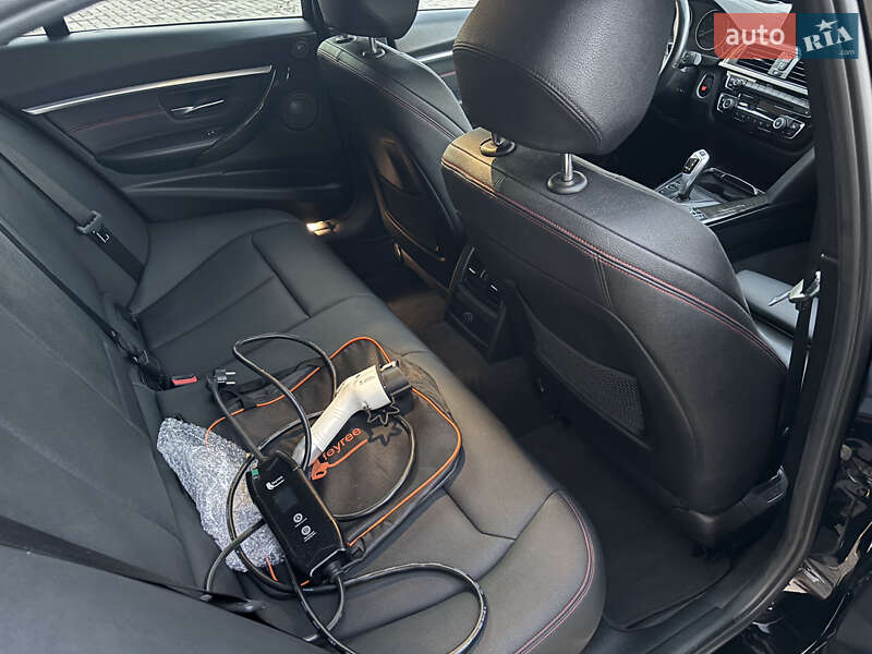 Седан BMW 3 Series 2017 в Харкові