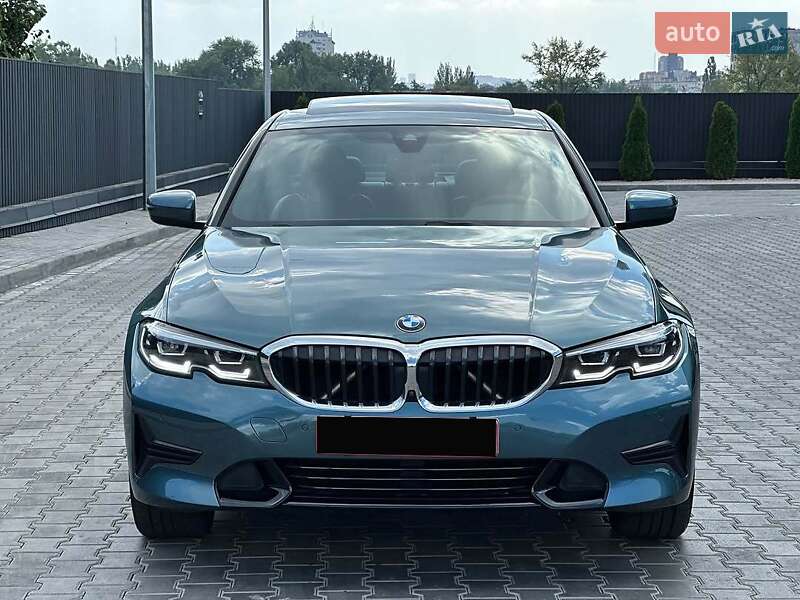 Седан BMW 3 Series 2019 в Дніпрі