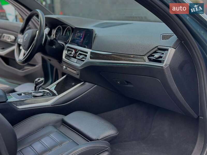Седан BMW 3 Series 2019 в Дніпрі