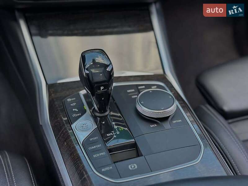 Седан BMW 3 Series 2019 в Дніпрі