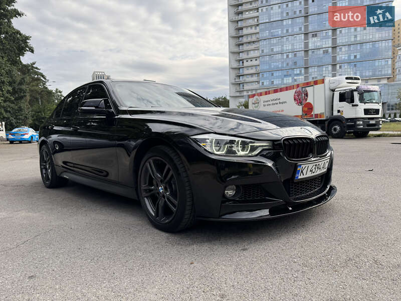 Седан BMW 3 Series 2018 в Киеве