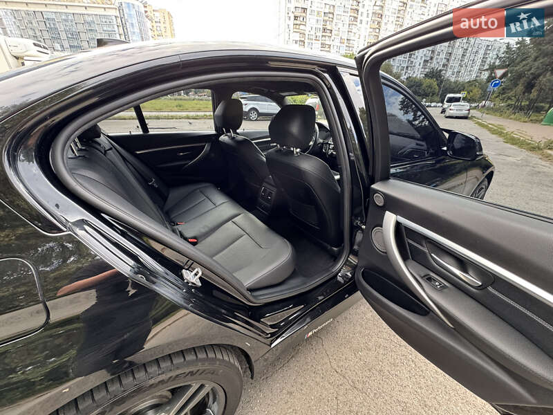 Седан BMW 3 Series 2018 в Киеве