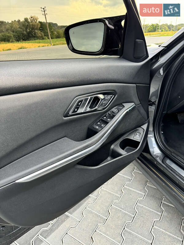 Седан BMW 3 Series 2019 в Черновцах