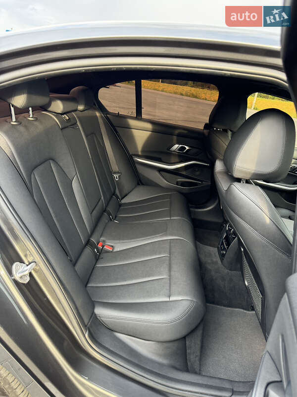 Седан BMW 3 Series 2019 в Черновцах