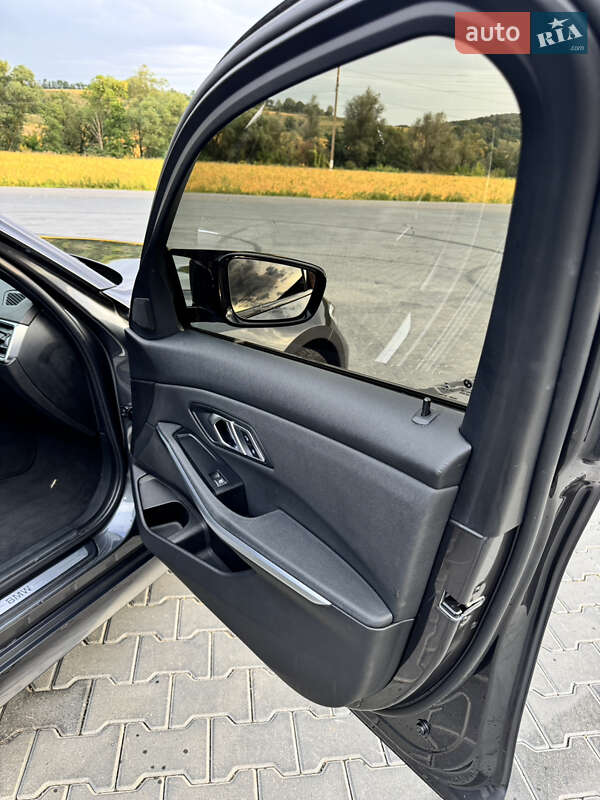 Седан BMW 3 Series 2019 в Черновцах