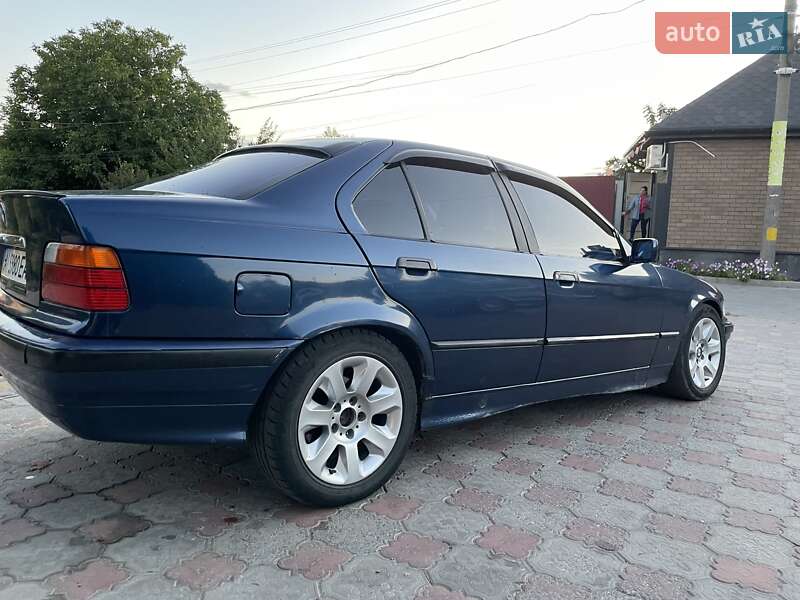 Седан BMW 3 Series 1993 в Лысянке фото 10 Седан BMW 3 Series 1993 в Лысянке