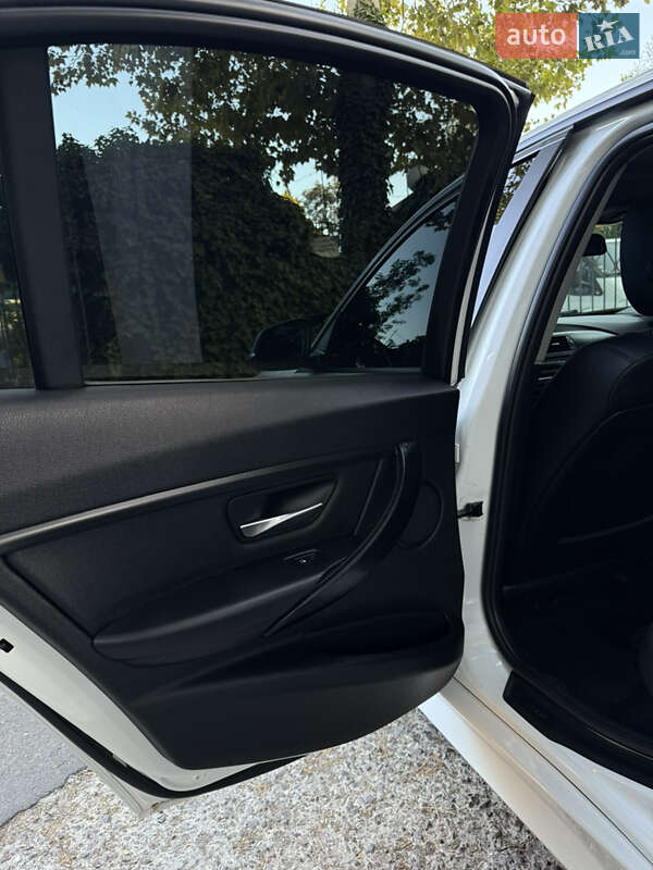 Седан BMW 3 Series 2015 в Одессе фото 16 Седан BMW 3 Series 2015 в Одессе