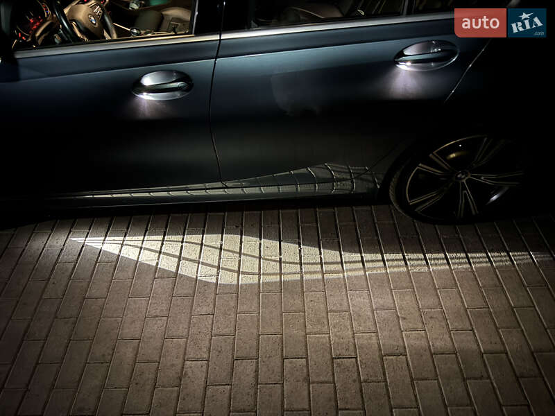 Седан BMW 3 Series 2019 в Дніпрі