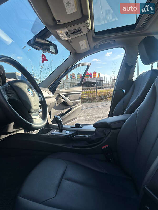 Седан BMW 3 Series 2017 в Одессе