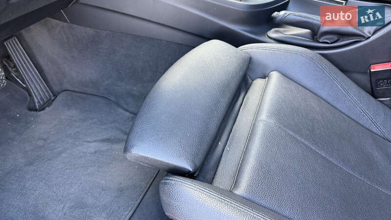 Седан BMW 3 Series 2017 в Киеве