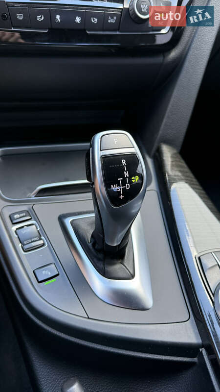 Седан BMW 3 Series 2017 в Киеве