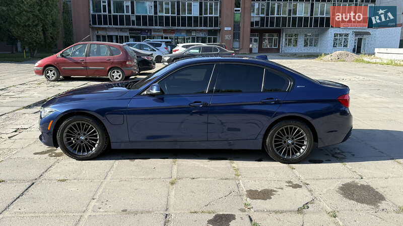 Седан BMW 3 Series 2016 в Львові