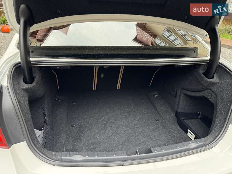 Седан BMW 3 Series 2015 в Києві