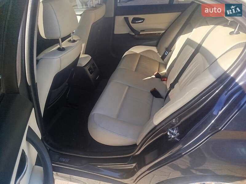 Седан BMW 3 Series 2005 в Вознесенске