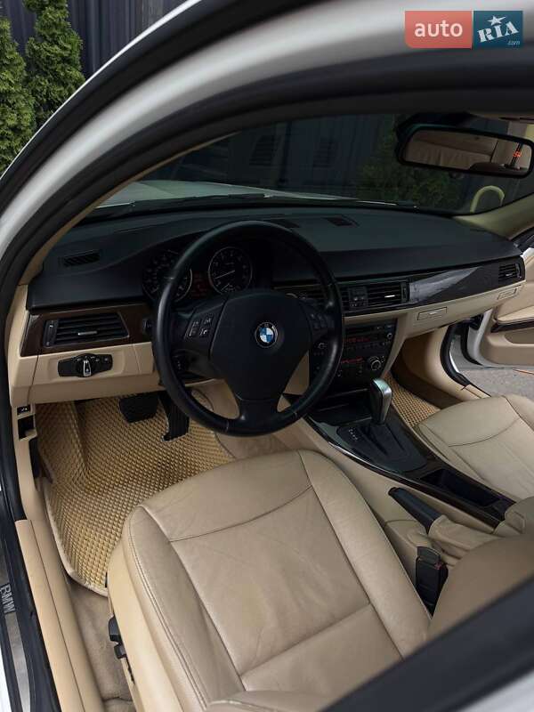 Седан BMW 3 Series 2010 в Тернополе