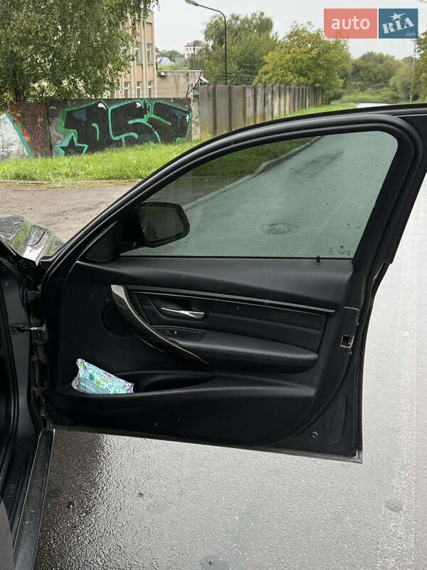 Седан BMW 3 Series 2015 в Львове