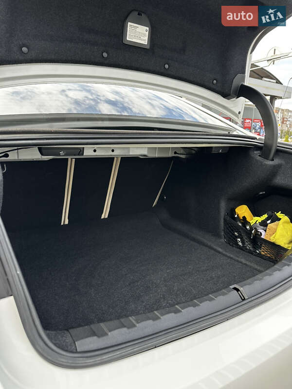 Седан BMW 3 Series 2019 в Александрие