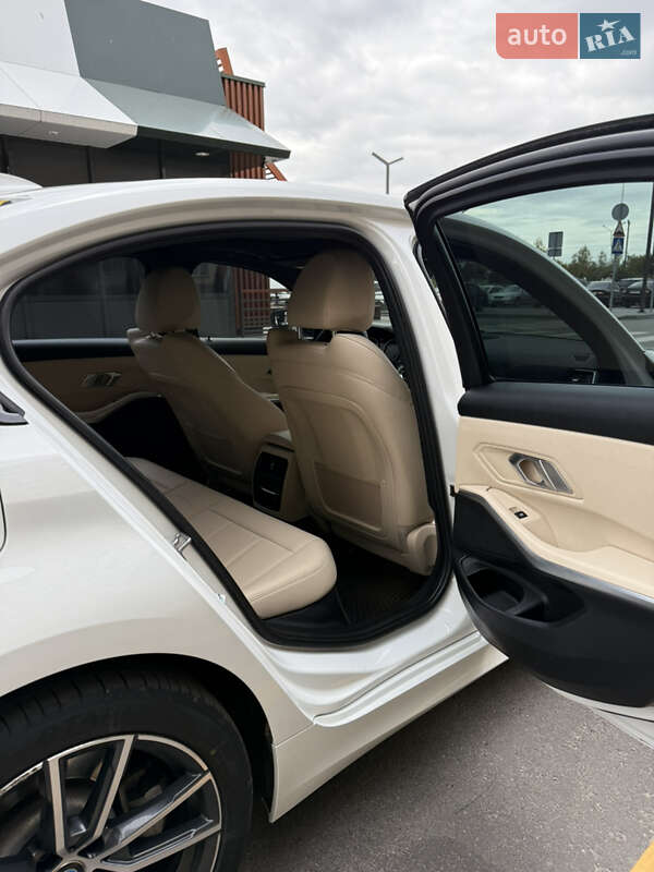 Седан BMW 3 Series 2019 в Киеве