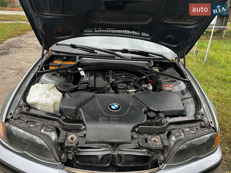 Седан BMW 3 Series 2003 в Корнине